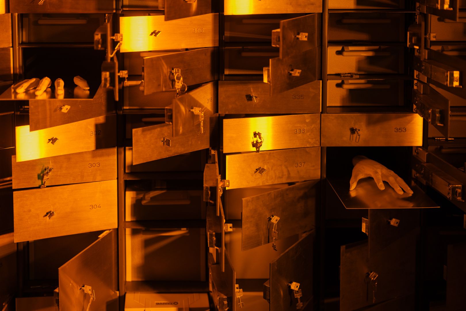 Retour de Paris: Charlotte Eifler - Fantômes