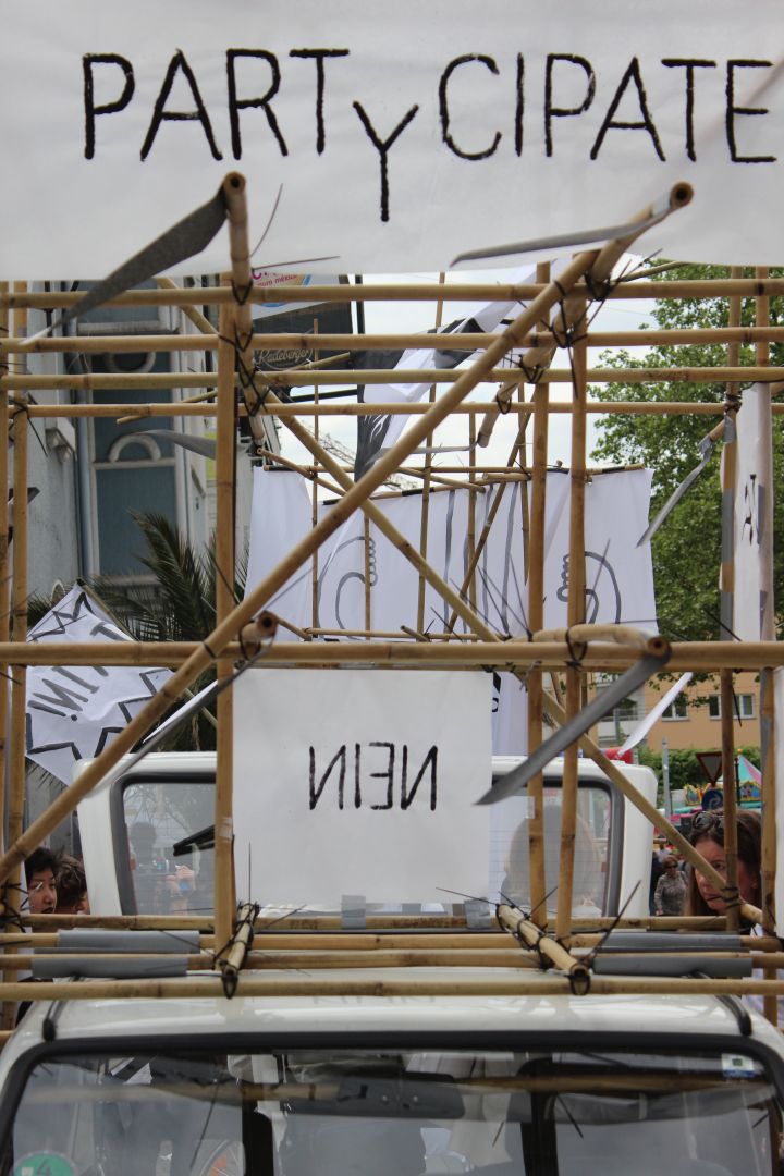 Kristina Solomoukha & Paolo Codeluppi: Der Marsch für JA und NEIN