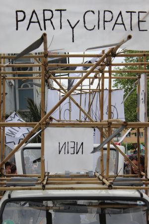 Kristina Solomoukha & Paolo Codeluppi: Der Marsch für JA und NEIN