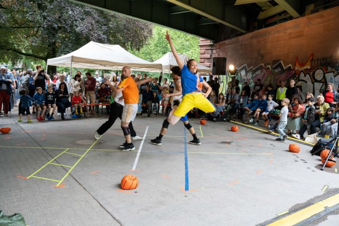 RÜCKBLICK IN BILDERN: Fête de la Musique et du Sport mit KIVUKO COMPAGNIE: « BOUNCE BACK »