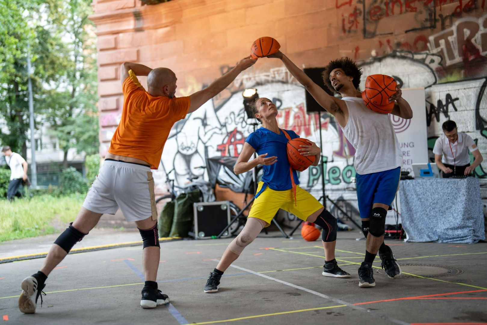 RÜCKBLICK IN BILDERN: Fête de la Musique et du Sport mit KIVUKO COMPAGNIE: « BOUNCE BACK »