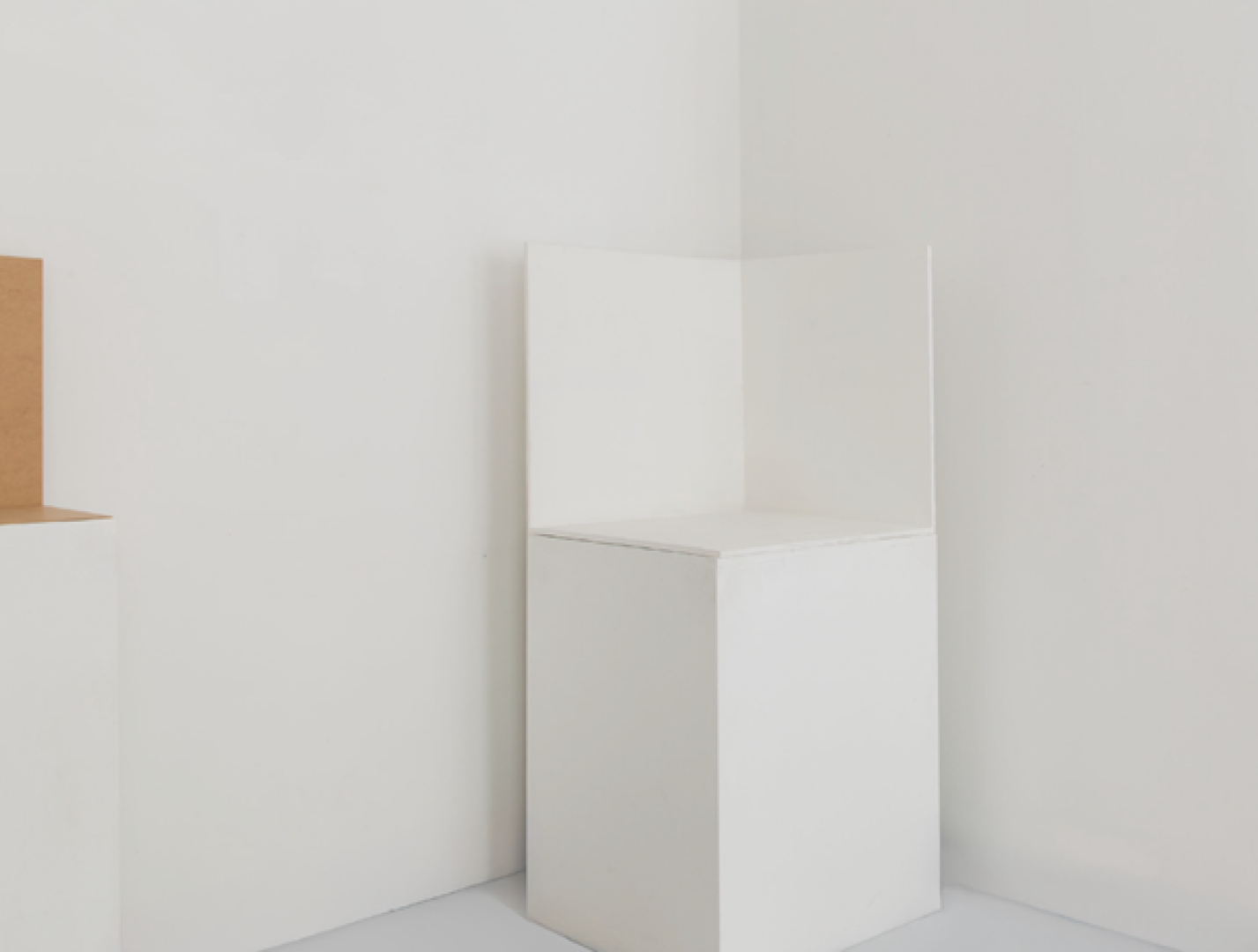Lizzy Ellbrück: A corner, a marginal figure, a spatial ligature, a dust catcher, an edgy witness, for niche wanderers